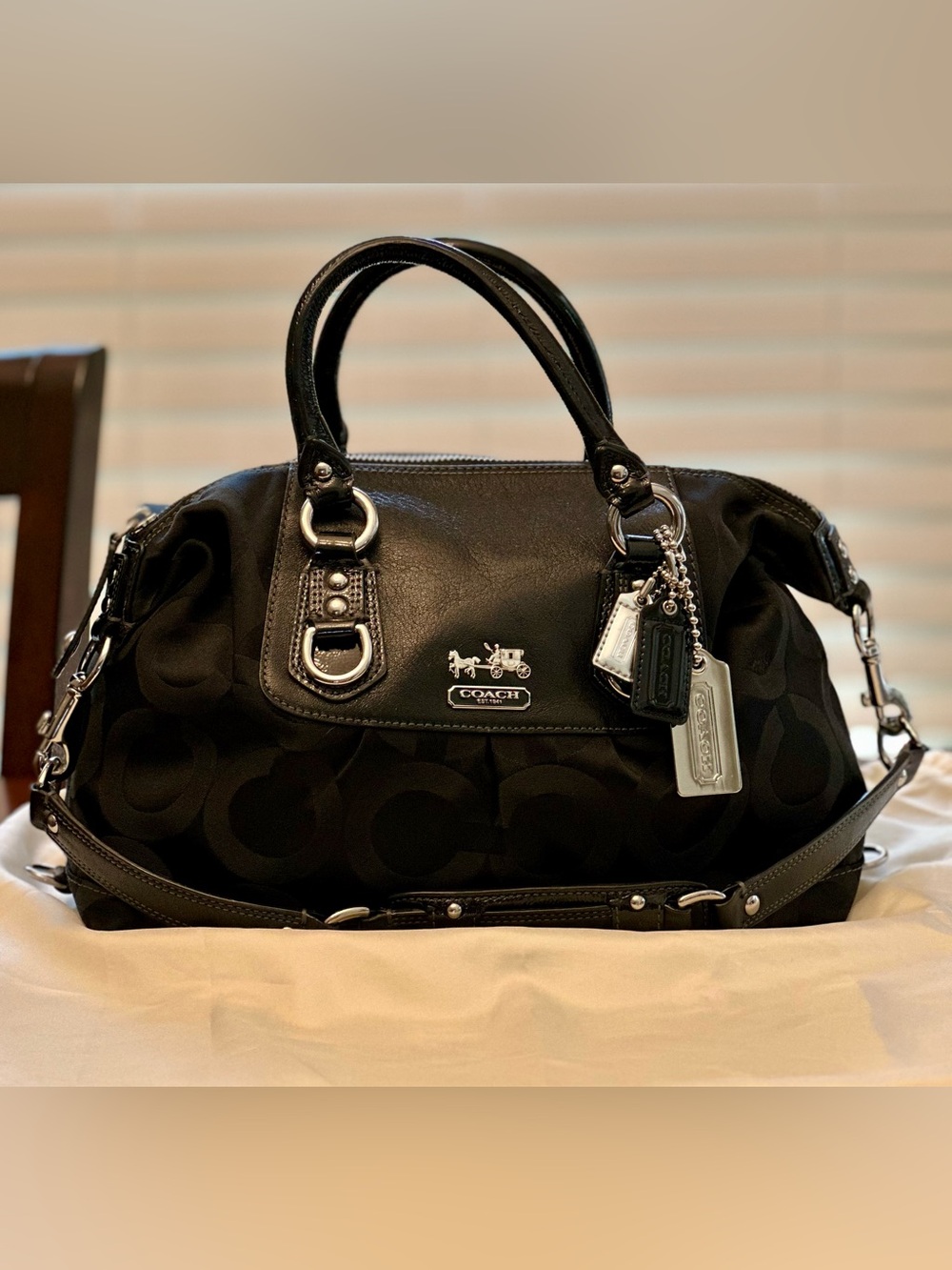 Coach Black Op Art Signature Shoulder Bag Purple Interior Dust Bag - Picture 2 of 16